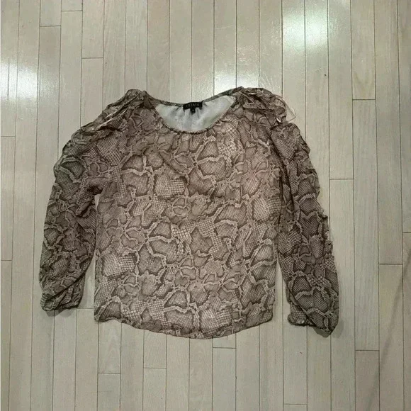 1.STATE beautiful top in silky snake pattern - Picture 2 of 5